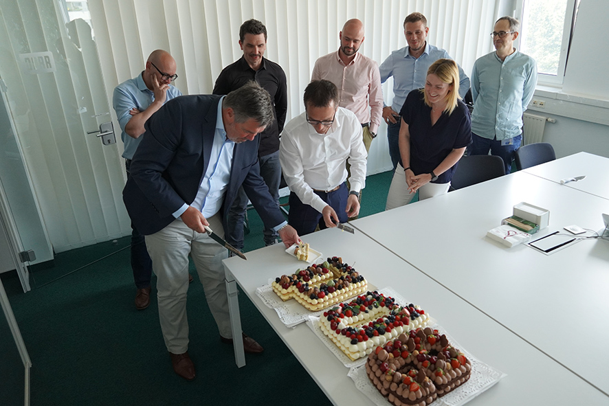 Cutting the cake