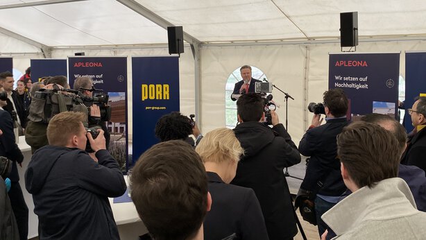 Mayor Ludwig in the marquee