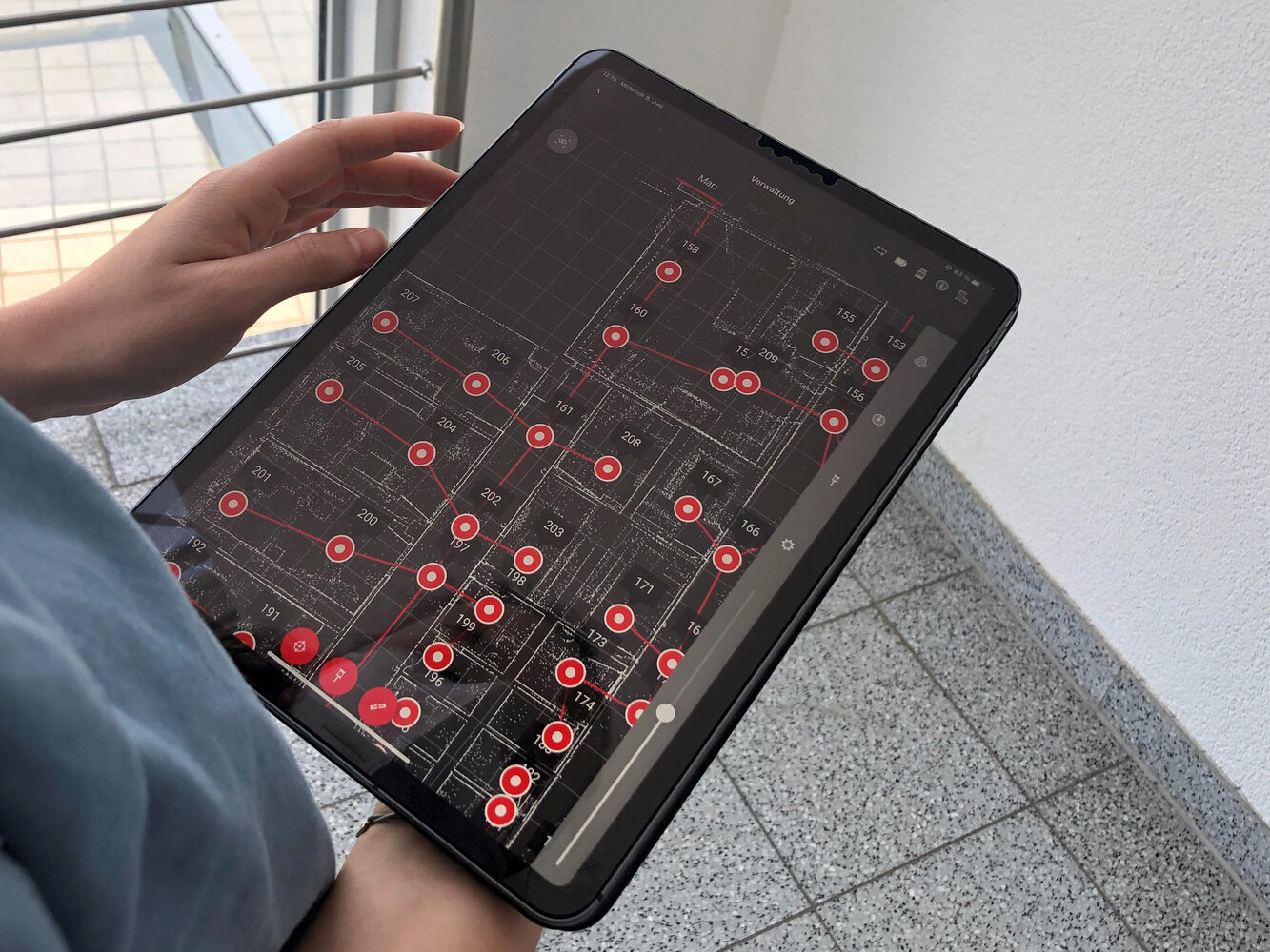 [Translate to English:] Vermessung der Messe Erfurt - Tablet