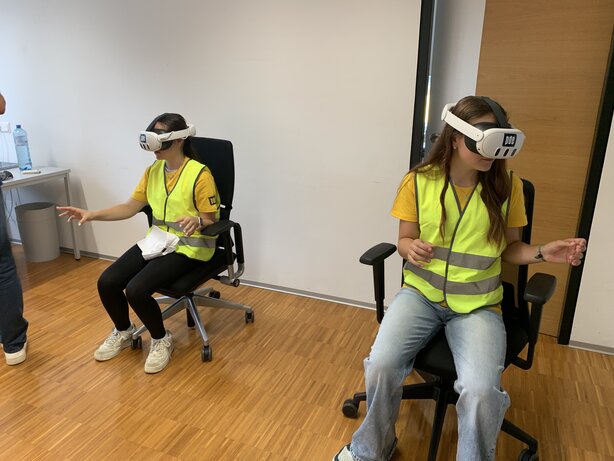 Expert explains BIM and VR glasses to children