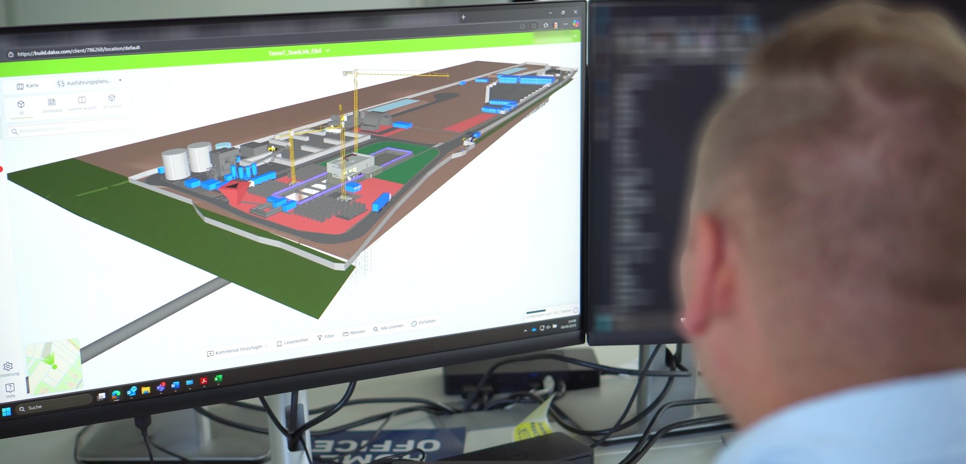 BIM expert in front of the model